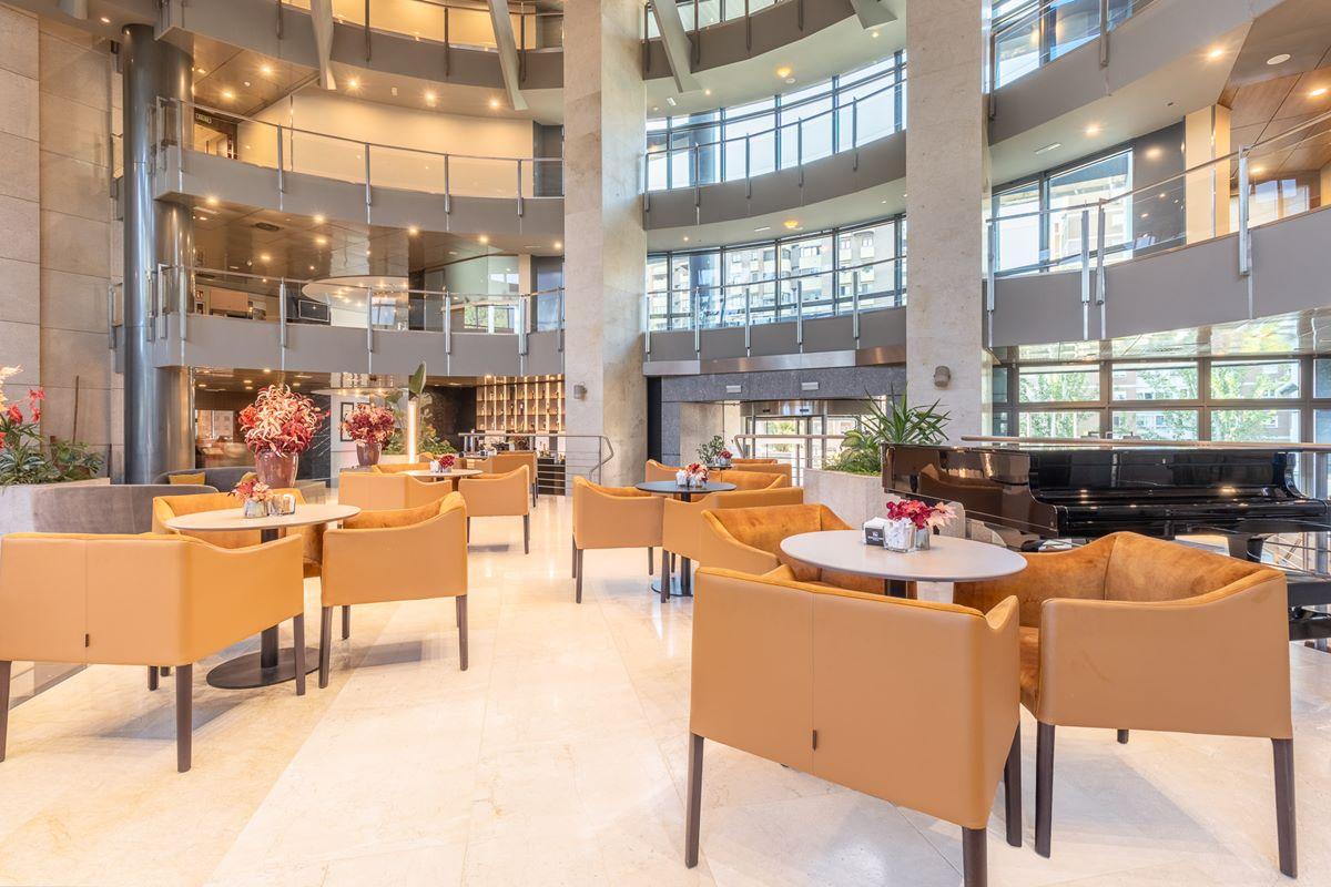 Eurostars Suites Mirasierra Madrid Exterior foto The lounge at the airport